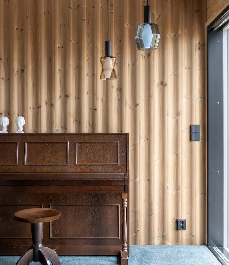 Close-up of Luna Aalto 32×140 Nordic Thermowood panel texture with natural knots and wave-shaped profile